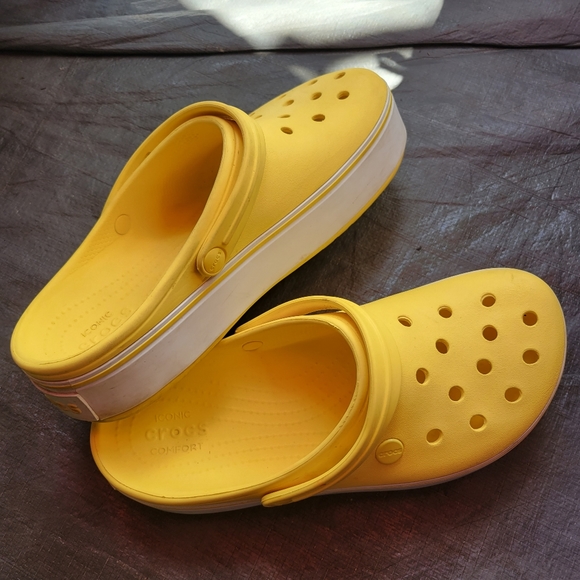 Yellow platform crocs - Picture 2 of 3